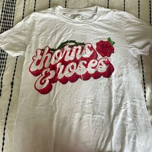 thorns and roses t-shirt from A Court of Thorns & Roses (ACOTAR) book series